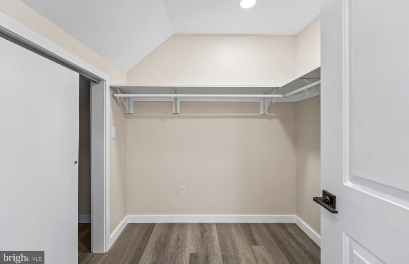 Building Photo - 335 Spring St