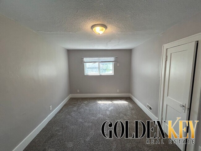 Building Photo - 15745 Cherrylawn St