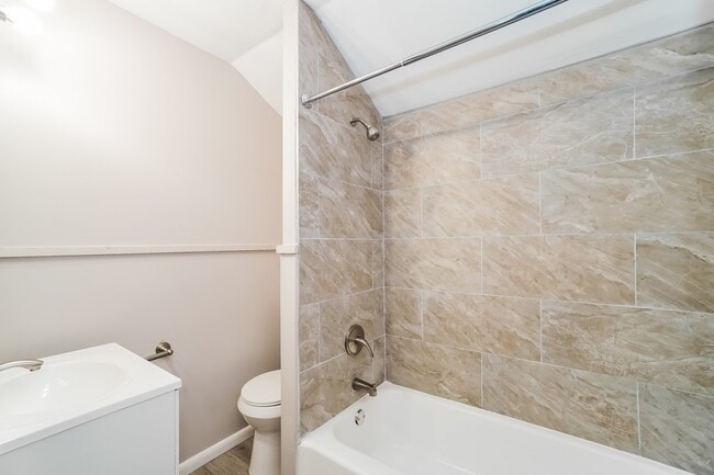 Building Photo - 3606 Leybourn Ave