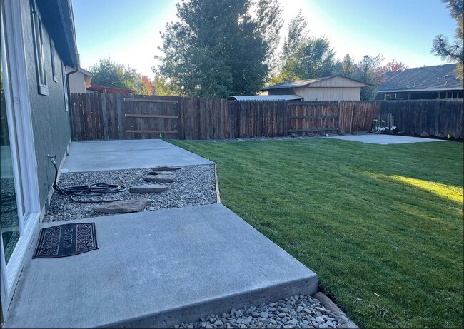 Building Photo - 3238 SW Metolius Ave