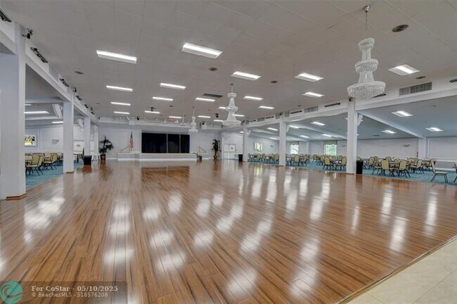 Building Photo - 476 Tilford V