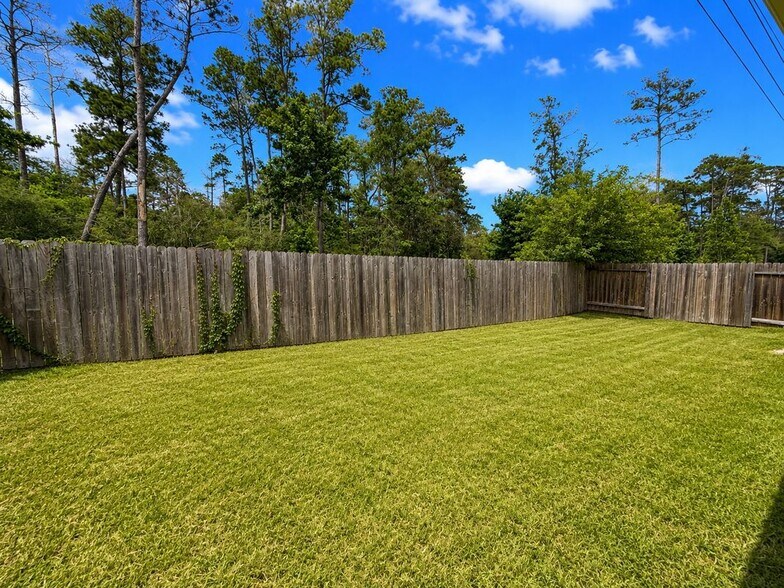 Building Photo - 8739 Leclaire Meadow Dr