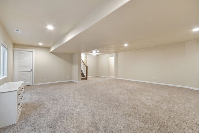 Building Photo - Spacious Modern 5-Bedroom Ranch Home in Hidden Valley Farm