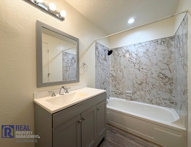 Building Photo - 7077 SW Montauk Cir