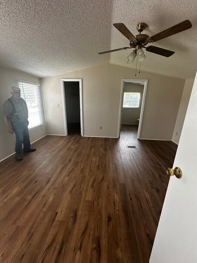 Building Photo - 5609 Dublin Dr