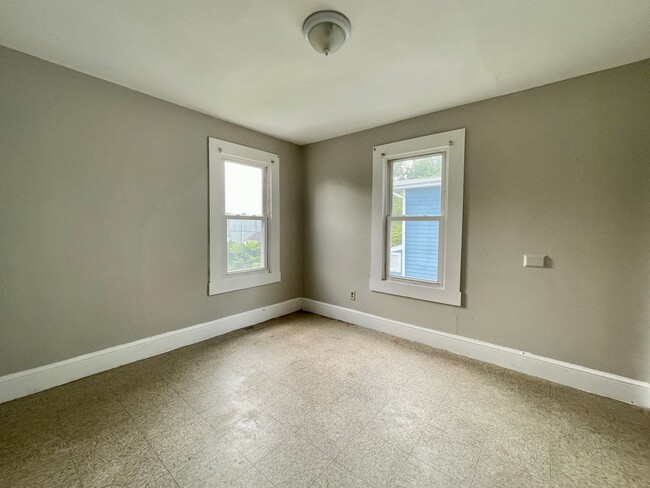 Building Photo - Spacious 4 Bedroom Twin FOR RENT in Bridge...