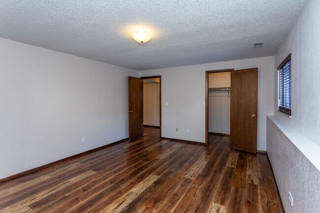 Building Photo - 7673 Safari Cir
