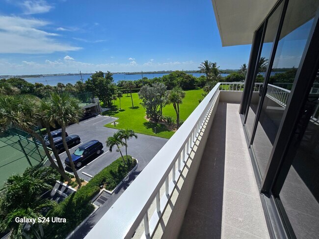 Building Photo - 5510 N Ocean Dr