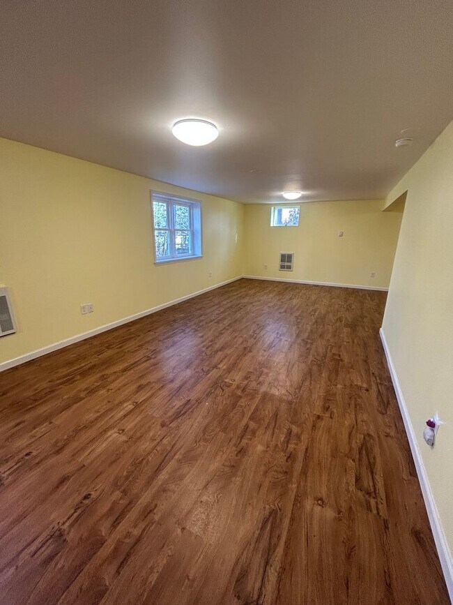 Building Photo - 3 bedroom, 3 bath house located in Park Forest