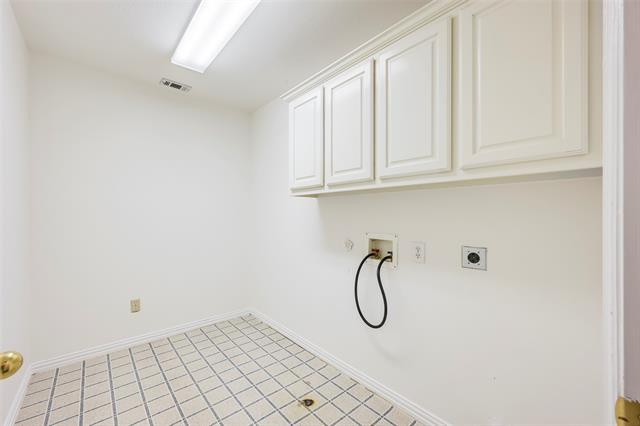 Building Photo - 917 Crestview Dr