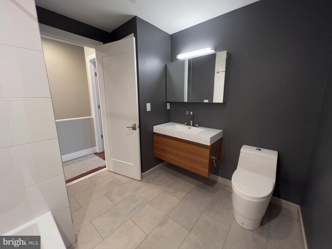 Building Photo - 423 Wallace St