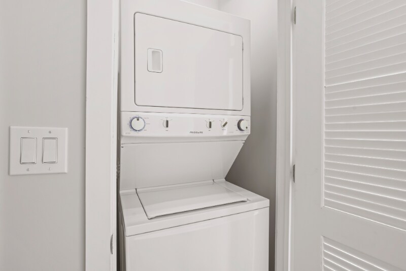 Building Photo - 209 S Halsted St