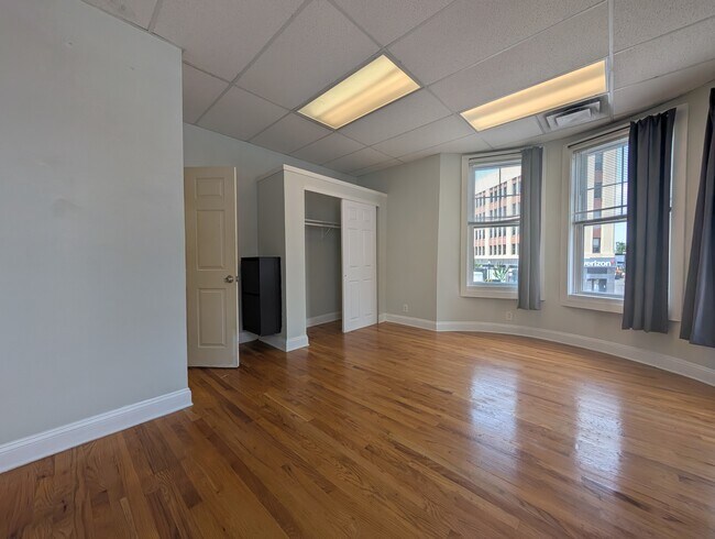 Building Photo - 4805 W Irving Park Rd