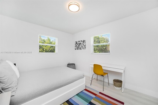 Building Photo - 6210 SW 59th Pl