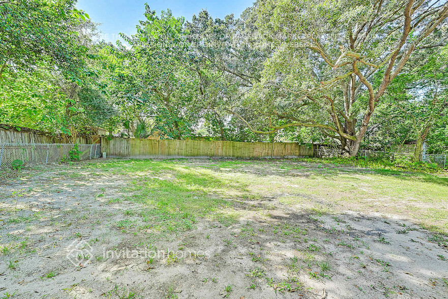 Building Photo - 5506 Perrine Dr