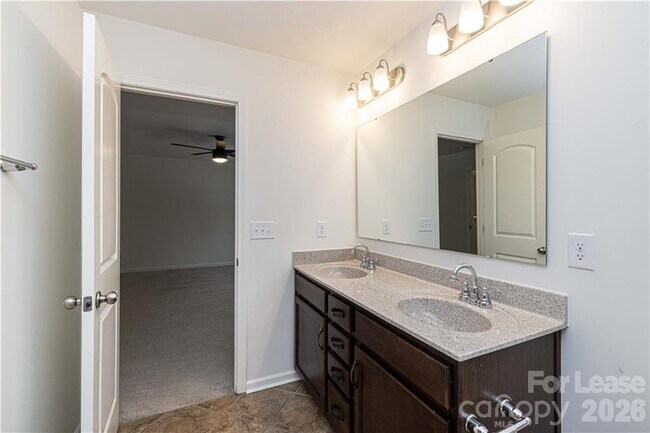 Building Photo - 824 Yorkshire Dr