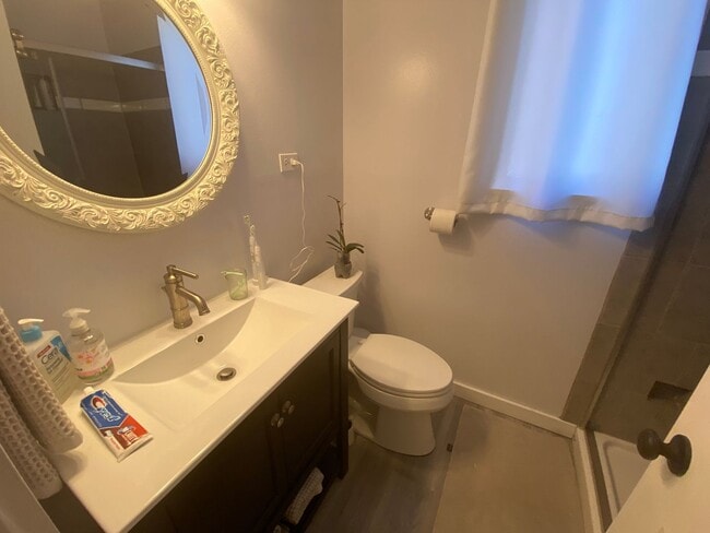 Building Photo - Amazing 1 bedroom ADU right near D.U.