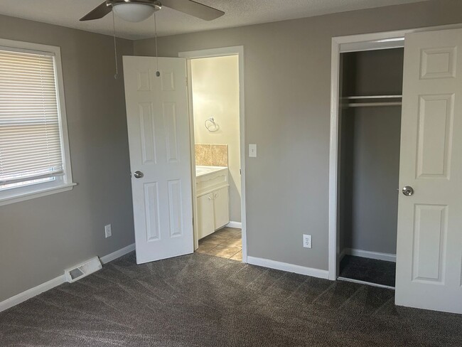 Building Photo - AVAILABLE NOW! Beautiful 3 Bedroom Home in...