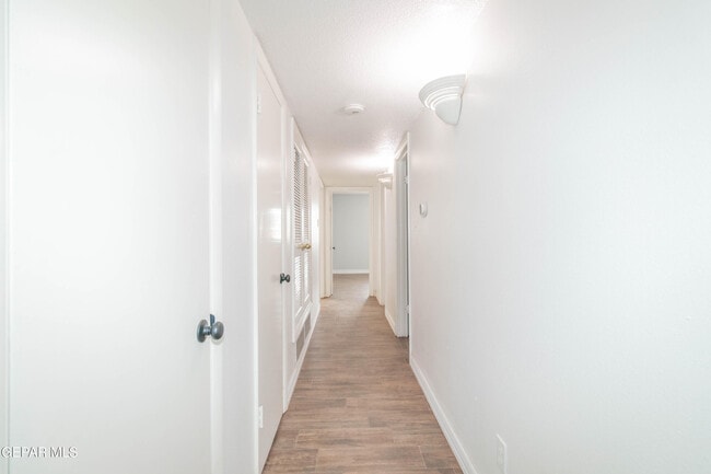 Building Photo - 8608 Catalpa Ln