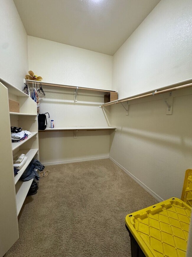 Building Photo - 3 BR Furnished w/Utilities-Vacation Rental- Laughlin Ranch