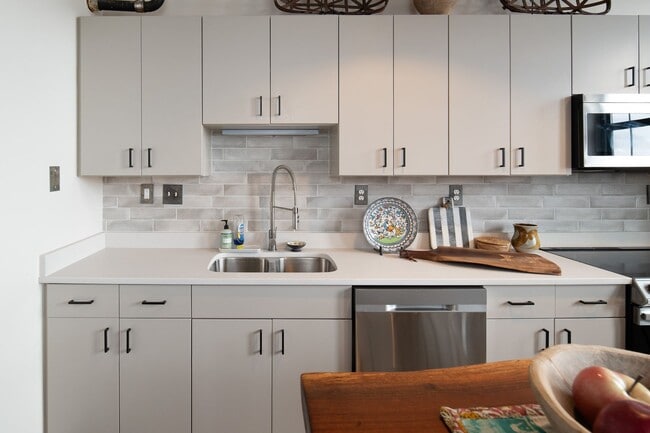 Building Photo - Sterchi Lofts #407 Authentic Urban living -  3 bedroom, 2 bath - FURNISHED - $2800 per month Spec...