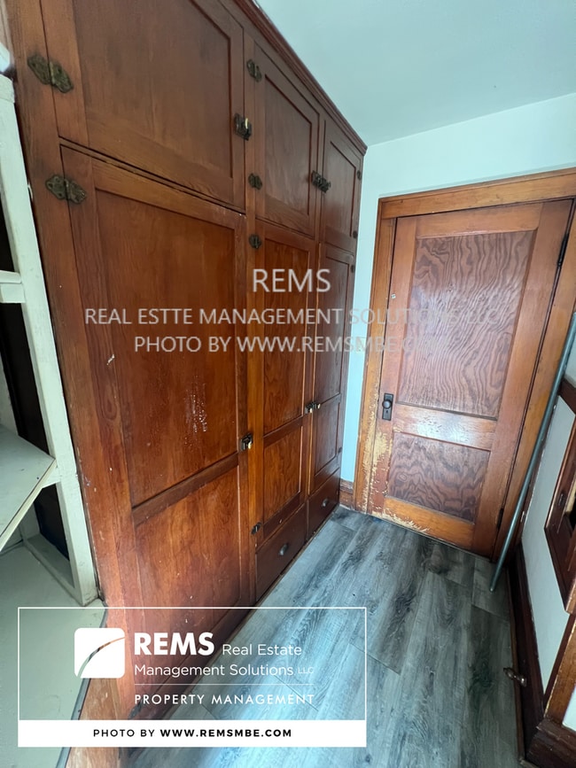 Building Photo - 431-437 Clark St.