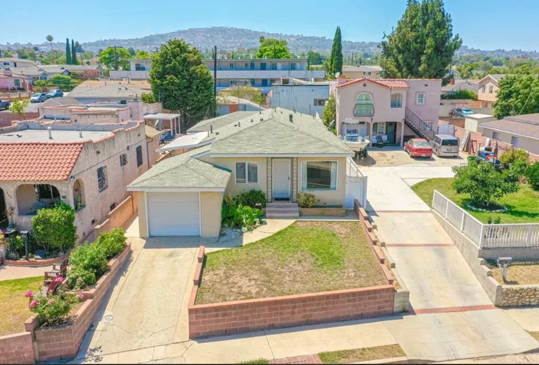 Building Photo - 719 N Cabrillo Ave