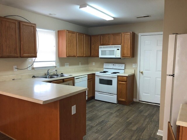 Building Photo - 965 Peachtree Meadows Cir