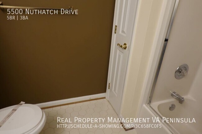 Building Photo - Spacious 5 bedrooms house in Rolling Woods...