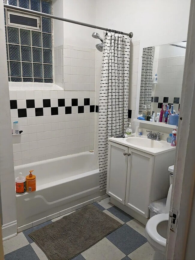 Building Photo - 2354 S Whipple St