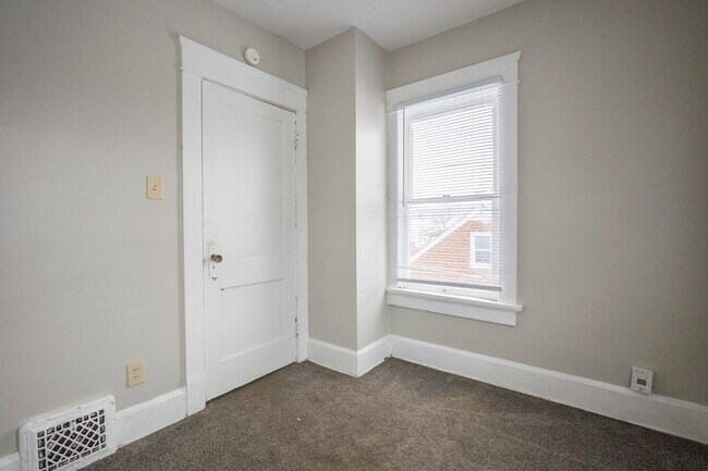 Building Photo - 1022 19th St NW