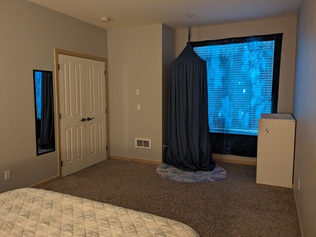 Building Photo - 233 St Helens Ave