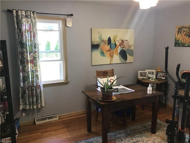 Building Photo - Brick Ranch for Rent in Mayfield HTS walking distance to Golden Gate Plaza