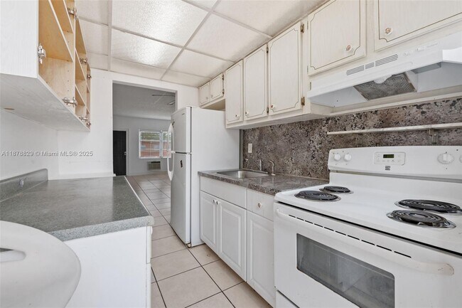 Building Photo - 3571 SW 10th St