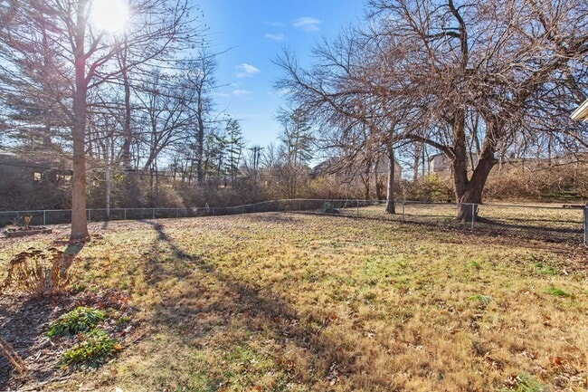 Building Photo - MOVE IN READY 2Bed 1Bath Duplex in St. Charles!