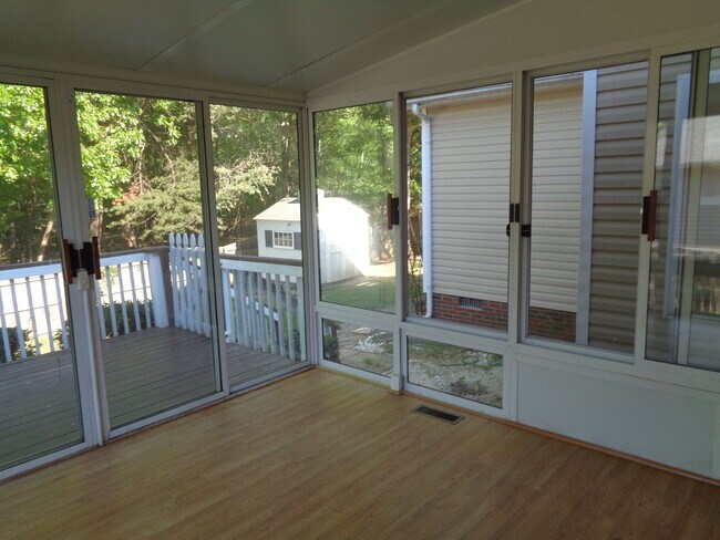 Building Photo - House For Rent in NW Greensboro!