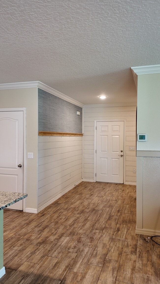 Building Photo - 338 Pinecrest Loop