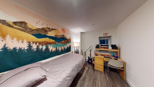 Building Photo - No Brokers Fee, 5 Bed. 2 Full Bathrooms in South End, Eat-in Kitchen, Big Bedrooms, Laundry on a ...