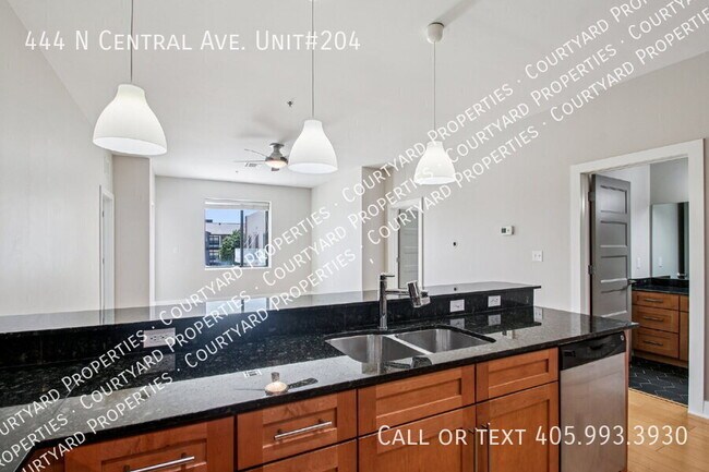 Building Photo - 444 N Central Ave