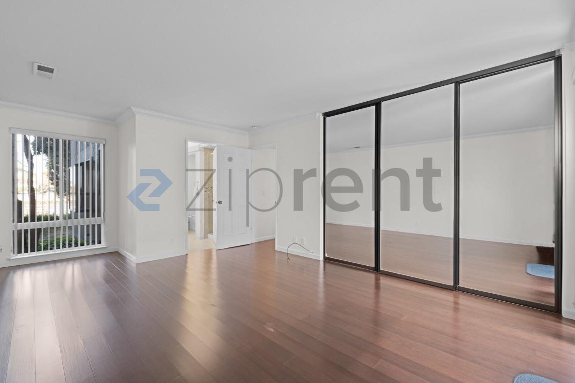 Building Photo - 1387 Crown Dr