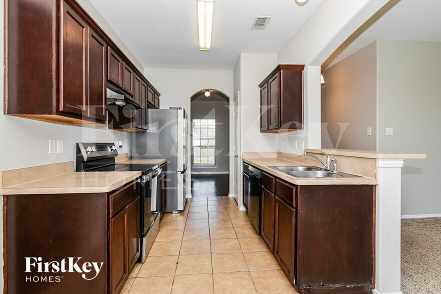 Building Photo - 1818 Willowbrook Dr