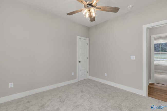 Building Photo - 219 Bush Rd SE