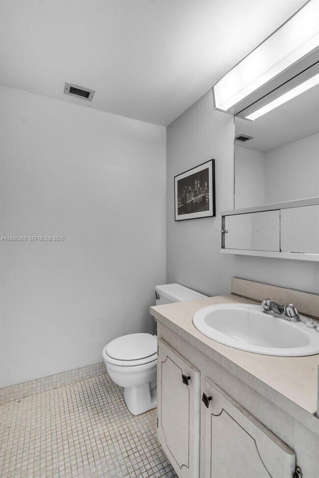 Building Photo - 13155 Ixora Ct