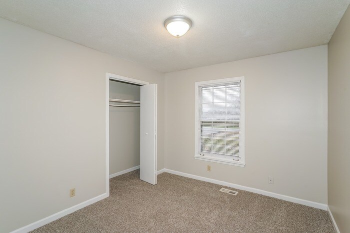 Building Photo - 670 Tylertown Rd