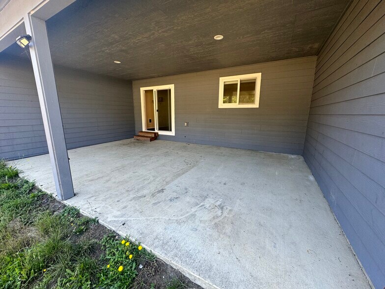 Building Photo - 27212 X Ln