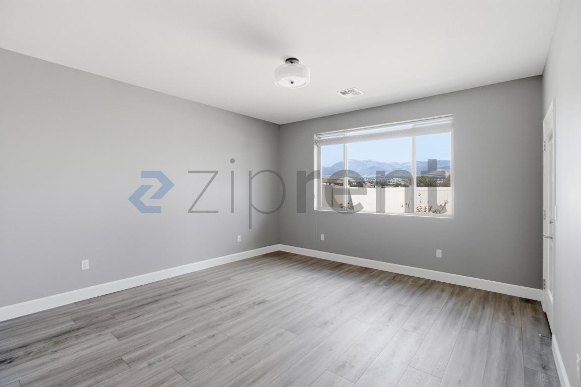 Building Photo - Unit