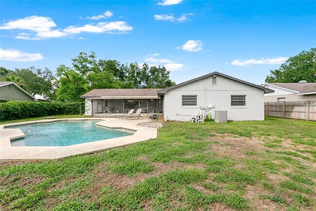 Building Photo - 8644 Sandberry Blvd