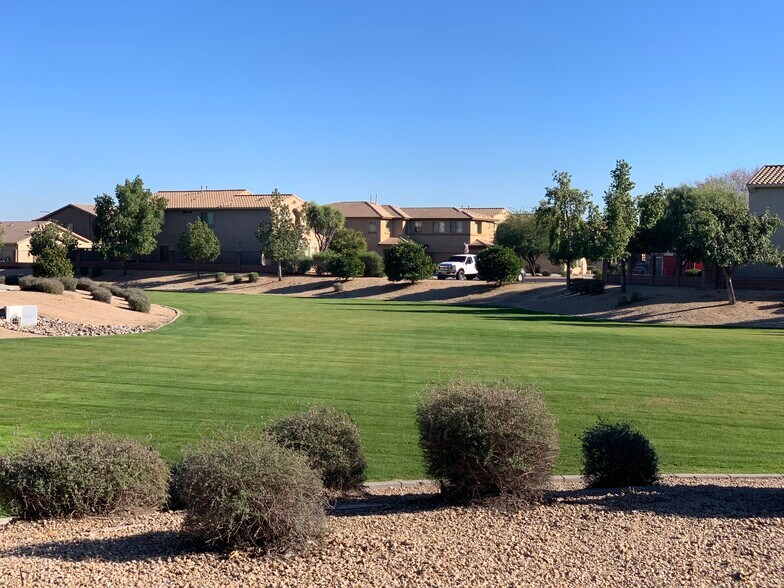 Spacious 4-bedroom, 2-bath home with soaring ceilings, gourmet kitchen, and a heated self-cleaning p - 16426 N 152nd Ln