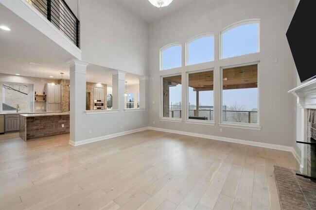 Building Photo - 2137 Rivina Dr