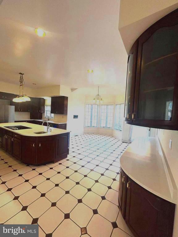 Building Photo - 914 Helga Pl